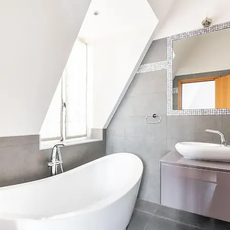 Maison Bord De - *